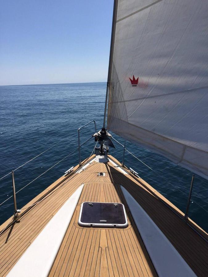 An Amazing Experience Enjoy The From A Boat Up To 8 People Vakantiehuis *